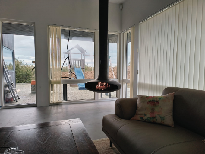 آتشفشان چوبی معلق داخل فولاد سفارشی رنگ سیاه تزئینی 16